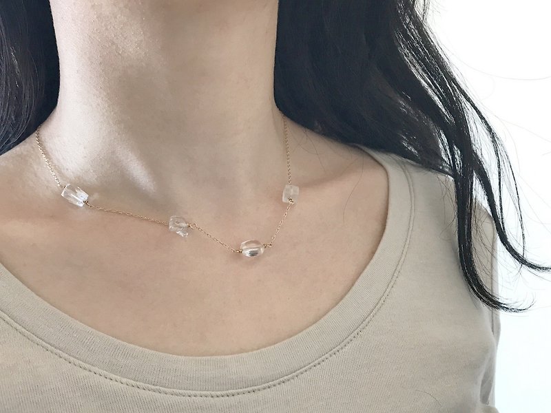 difference innocence  necklace - 項鍊 - 寶石 透明