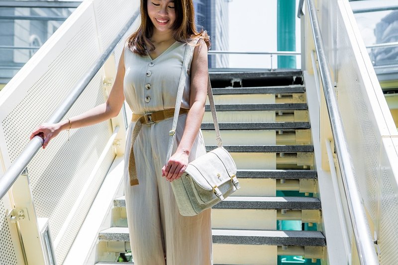 保證不脫皮-一年保固-台灣製作-純素皮革-/勃根地側背包-白橡木 - 側背包/斜孭袋 - 乳膠 白色