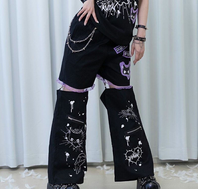 Novice Little Devil Patch Ruffle Waist Chain Straight Shorts with Leg Warmers ACDC RAG Taiwan JA0760 - Women's Shorts - Polyester 
