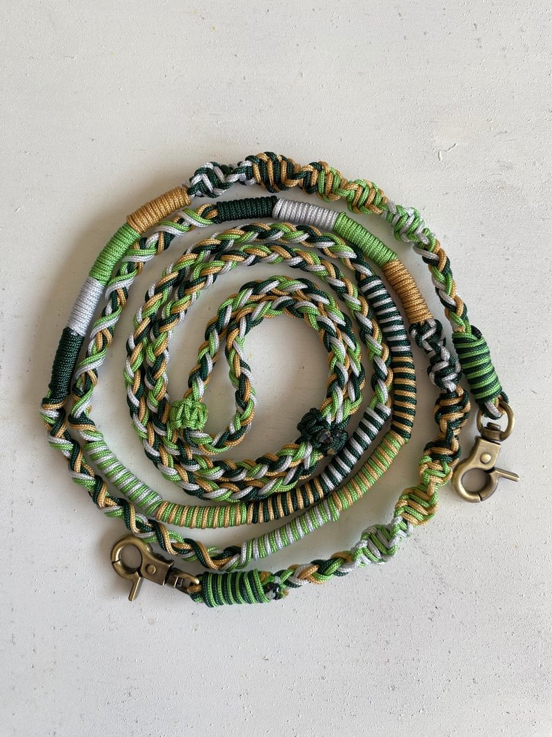 Adjustable length design-Integrated knot braided mobile phone lanyard keychain-Natural green - เชือก/สายคล้อง - เส้นใยสังเคราะห์ สีเขียว