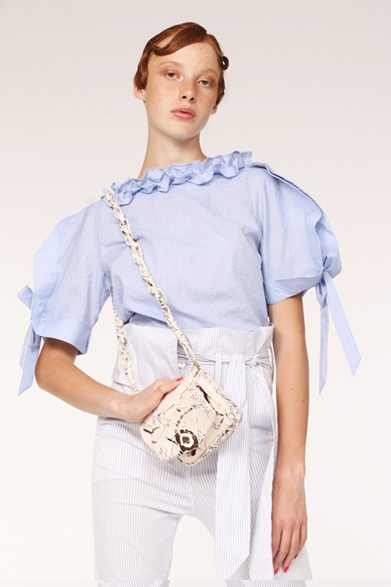 Frilly Neck Squarish Sleeves Wrinkled Cotton Top - เสื้อผู้หญิง - ผ้าฝ้าย/ผ้าลินิน สีน้ำเงิน