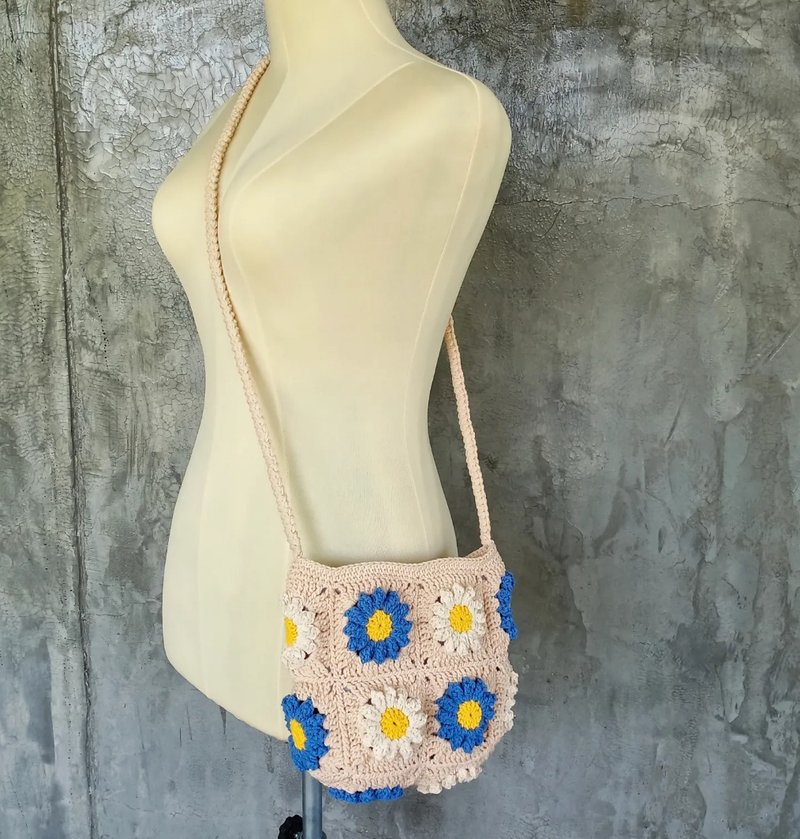 กระเป๋าถักเชือกฟอก crossbody flowers bag - กระเป๋าถือ - ผ้าฝ้าย/ผ้าลินิน 