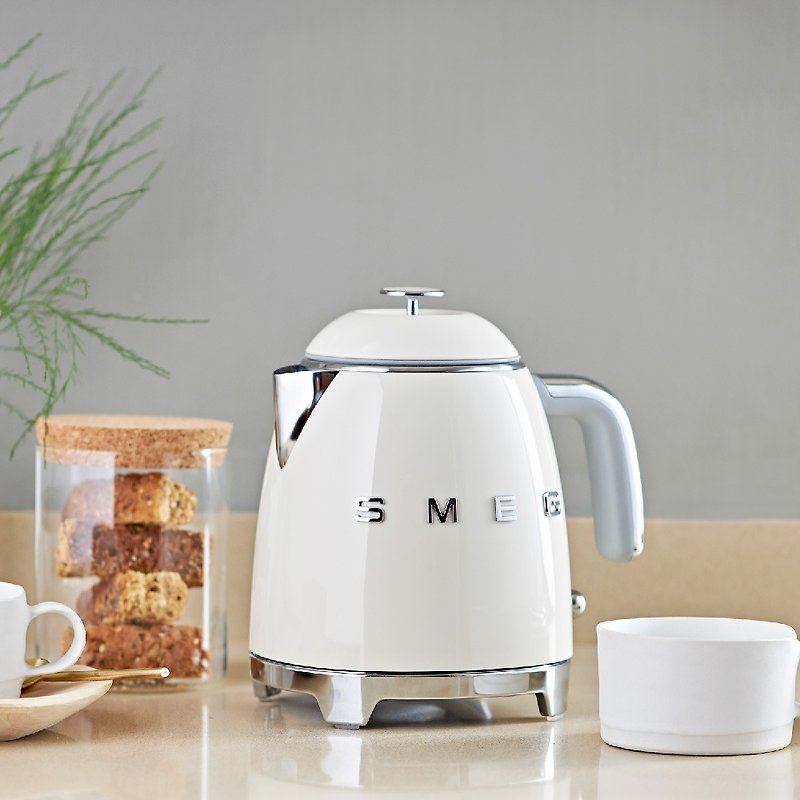 【SMEG】Italian retro 0.8L mini electric kettle-cream color - Kitchen Appliances - Other Metals White