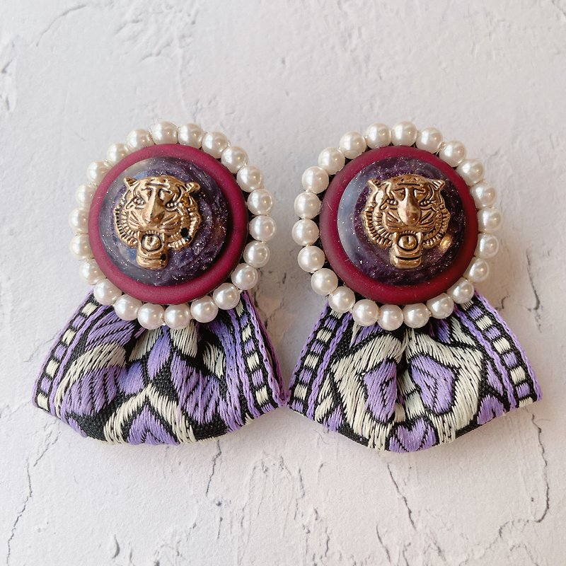 トラとインド刺繍リボン ピアス&イヤリング - 耳環/耳夾 - 塑膠 紫色