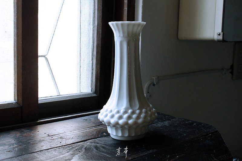 ミルクガラス花瓶 C型 - 花瓶・植木鉢 - ガラス 