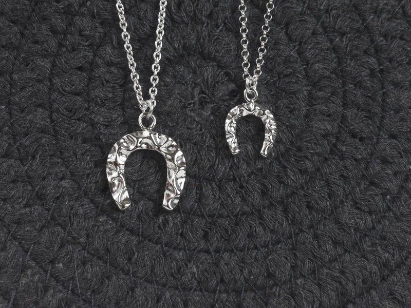 Magic Horseshoe | Couple's engraved chain necklace 925 sterling silver handmade silver jewelry Valentine's gift customization - สร้อยคอ - เงินแท้ สีเงิน