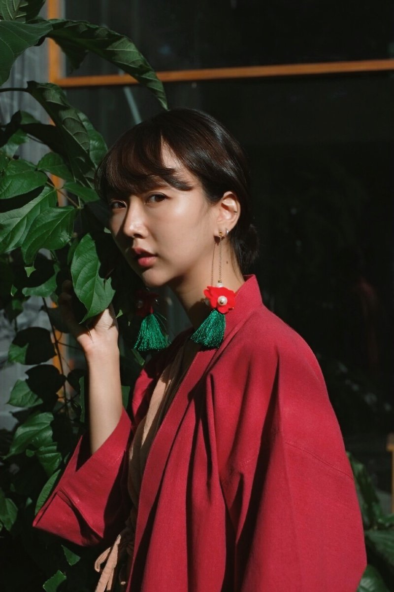 Christmas Gift Set (Red Kimono & Earrings) - เสื้อแจ็คเก็ต - ผ้าฝ้าย/ผ้าลินิน สีแดง