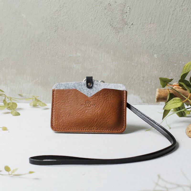 【icleaXbag】 Imported leather made horizontal ID card holder DG17 - ที่ใส่บัตรคล้องคอ - หนังแท้ สีนำ้ตาล