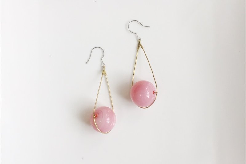 A pink song glass bubble earrings - ต่างหู - แก้ว สึชมพู