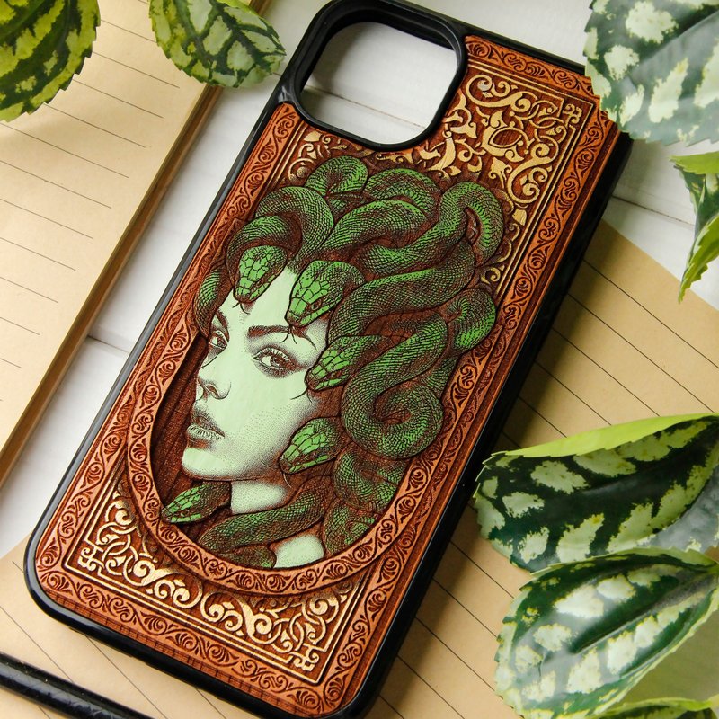 Medusa Recolored 4 -  Phone case wood laser engraved + hand painting - 手機殼/手機套 - 木頭 咖啡色