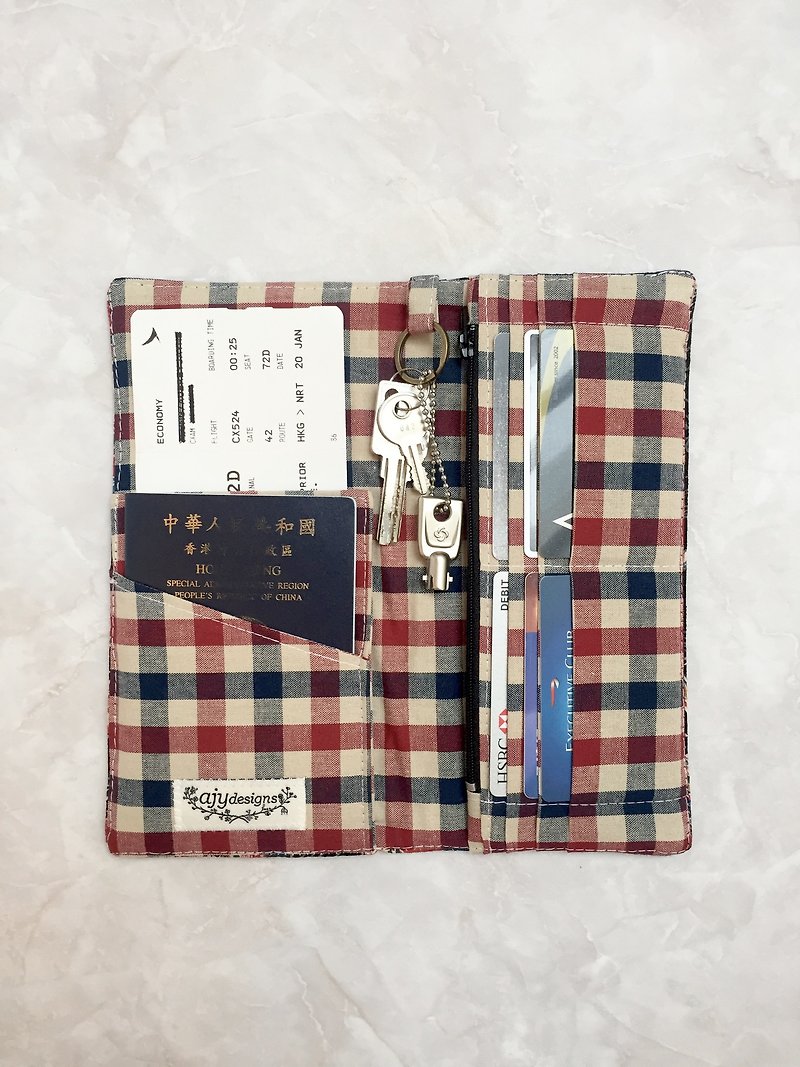 Functional travel wallet with fabric lining. Invisible magnets to close. - ที่เก็บพาสปอร์ต - ผ้าฝ้าย/ผ้าลินิน สีน้ำเงิน
