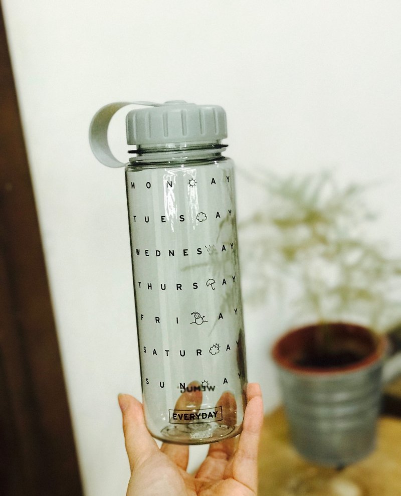 WEMUG Water Bottle Everyday - Gray - กระติกน้ำ - พลาสติก สีเทา
