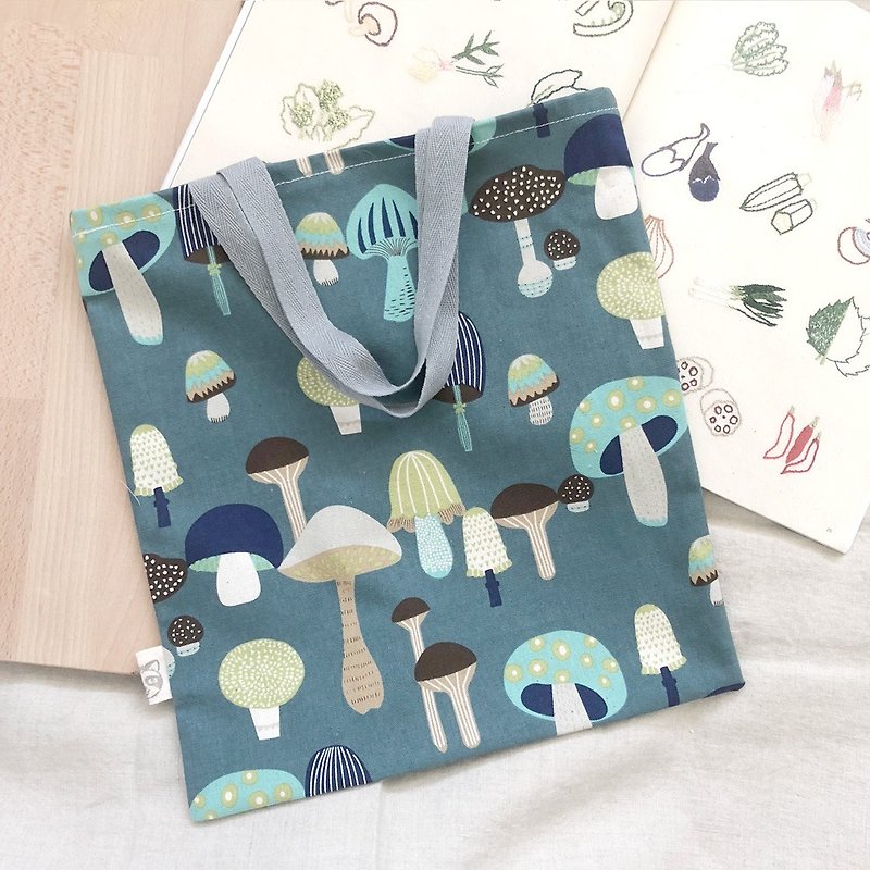 Simple tote bag/shopping bag  -   Mushroom - กระเป๋าถือ - ผ้าฝ้าย/ผ้าลินิน สีน้ำเงิน
