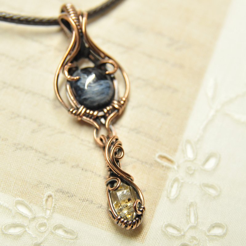 【霏】－Metal wire braiding－Peter petroleum bile crystal necklace - สร้อยคอ - โลหะ สีกากี