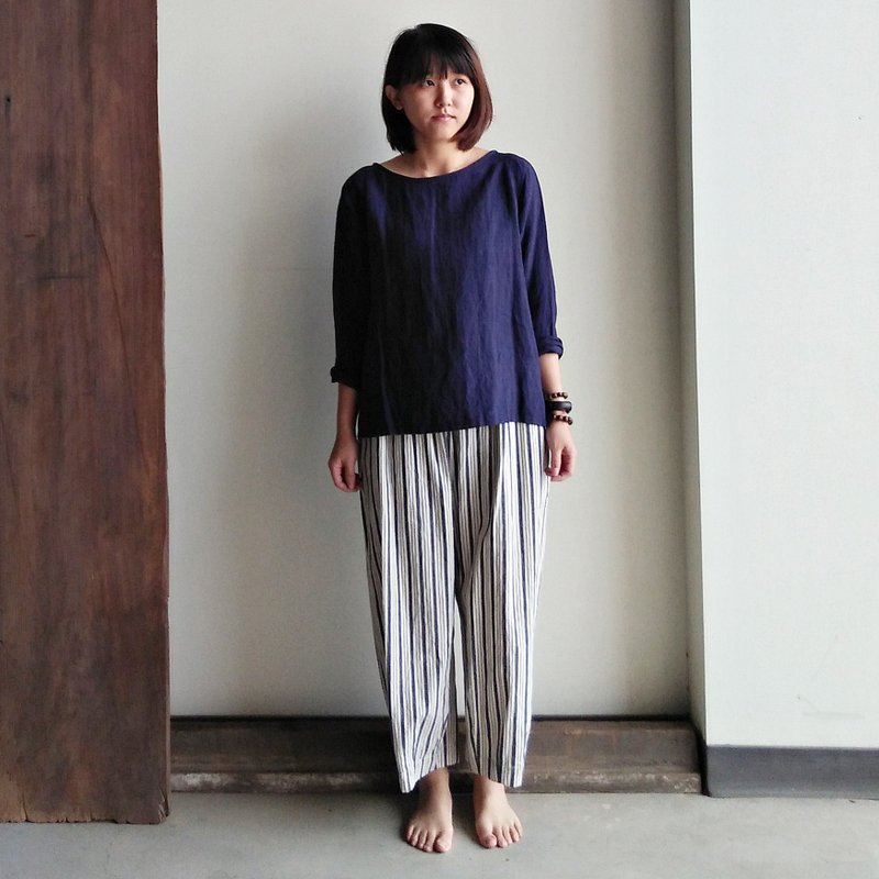 Side-slit off-the-shoulder top linen dark blue/washed black - เสื้อผู้หญิง - ผ้าฝ้าย/ผ้าลินิน สีน้ำเงิน