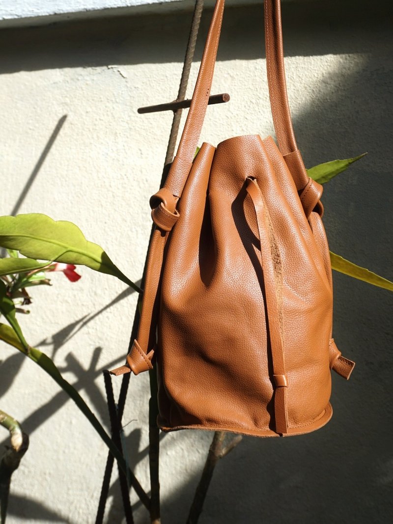 Leather Bucket Bag in Tan, hobo shoulder / cross body bag with adjustable strap - 手提包/手提袋 - 真皮 咖啡色