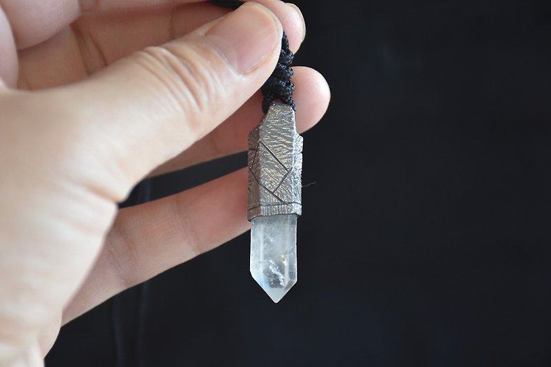 Original design Silver inlaid crystal rough stone pendant - พวงกุญแจ - คริสตัล สีดำ