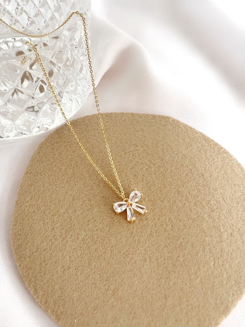 【Delicate Gift Box】Gemstone Bow Necklace 18KGF-Little Witch # Light Jewelry Love - สร้อยคอ - โลหะ สีทอง