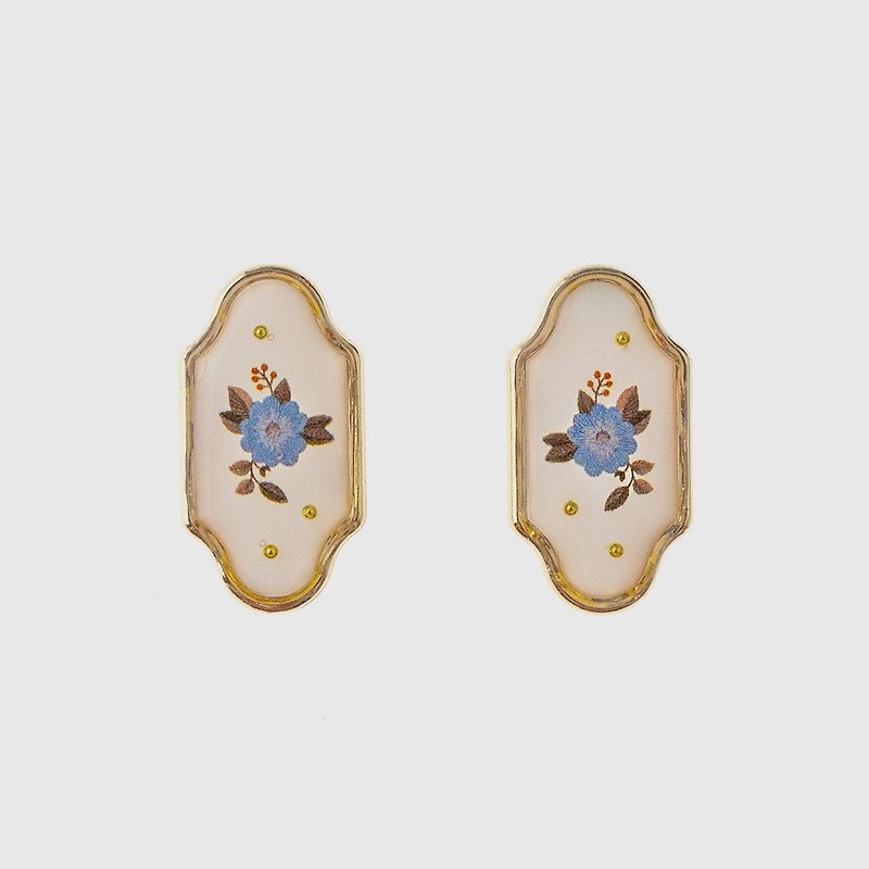 手工耳環 | Embroidered Blossom宮廷刺繡靛藍花 - 耳環/耳夾 - 樹脂 多色