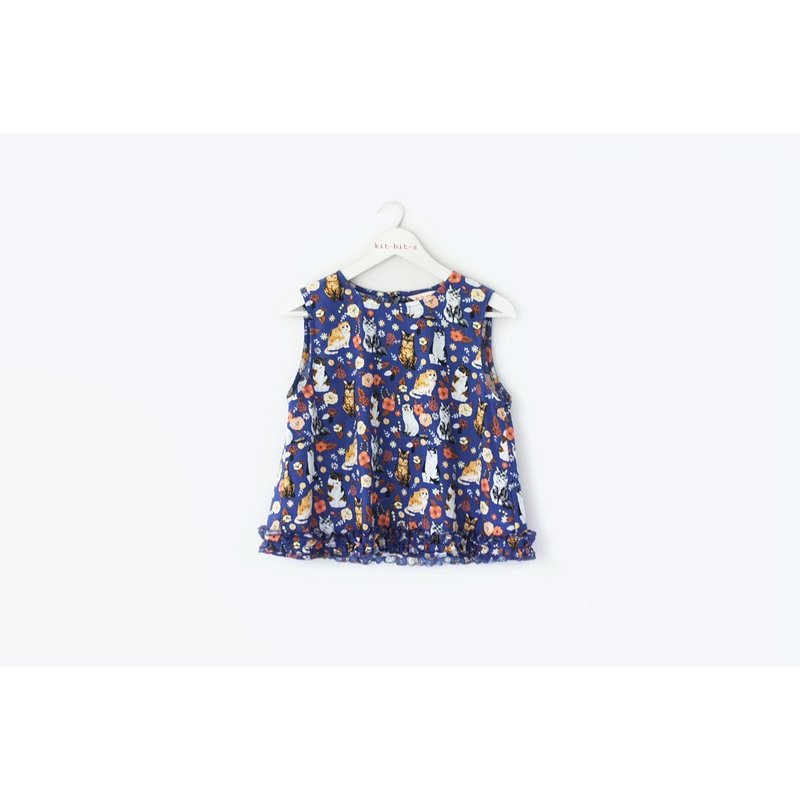 Blue cat pattern sleeveless shirt with sleeveless at the hem - 女上衣/長袖上衣 - 棉．麻 藍色