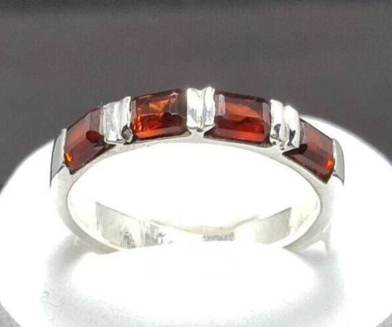 Unheated Garnet Band For Men and Women Blood Red Natural Emerald Cut Garnet Ring - 戒指 - 寶石 咖啡色