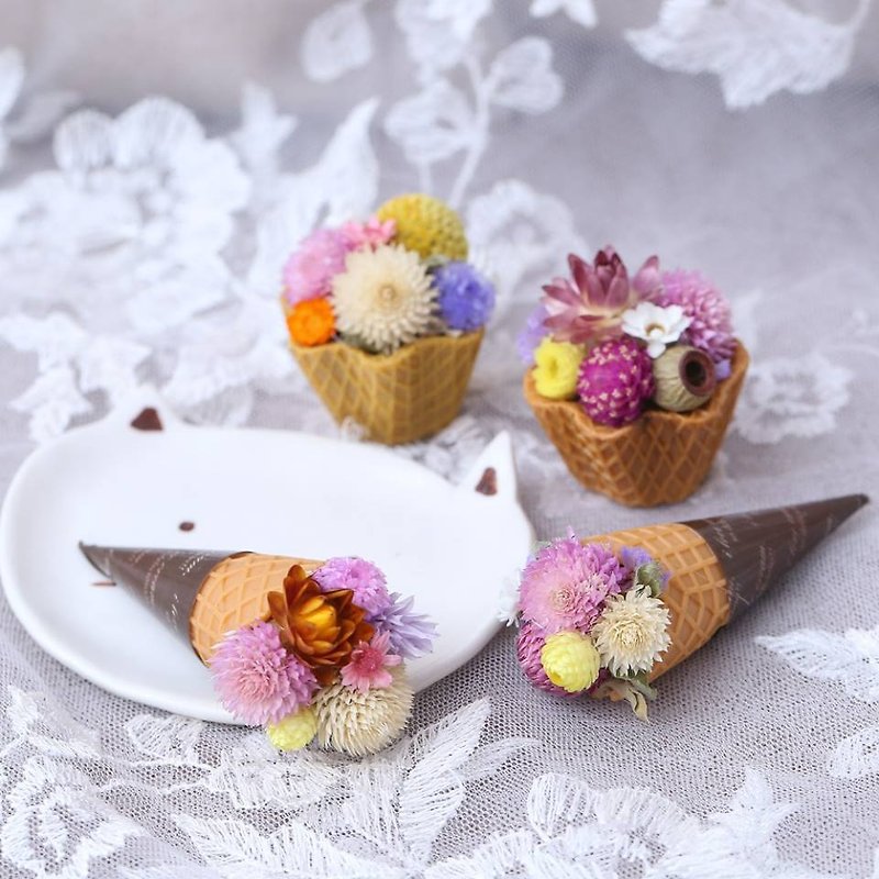 "Three hand-made floral cat" Series ~ Ice cream dessert dried flowers - Items for Display - Plants & Flowers Multicolor