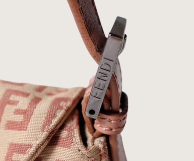 【期間限定】FENDI SkirtFFバックル ミニバゲットバッグ付ミニスカート 期間限定】FENDI SkirtFFバックル ミニバゲットバッグ付ミニ