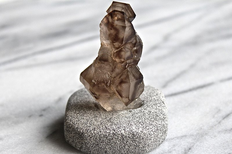 Tea crystal stone planted SHIZAI ▲ backbone / backbone Crystal (with stand) ▲ - ของวางตกแต่ง - กระดาษ สีนำ้ตาล
