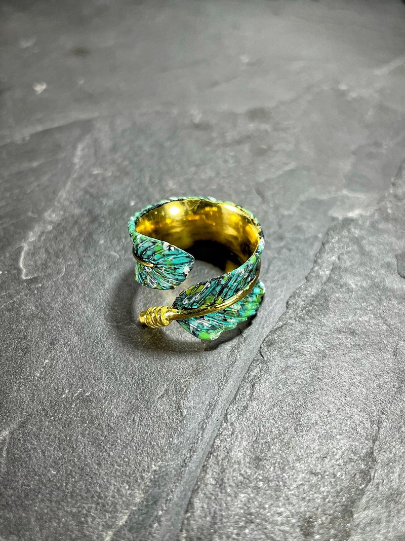 Green Patina Minimal Feather Ring. - แหวนทั่วไป - โลหะ 