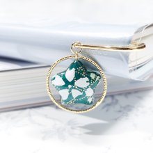 幸せを呼び込む・願いが叶う桜柄ラッキースターの和風ブックマーカー　栞 │緑