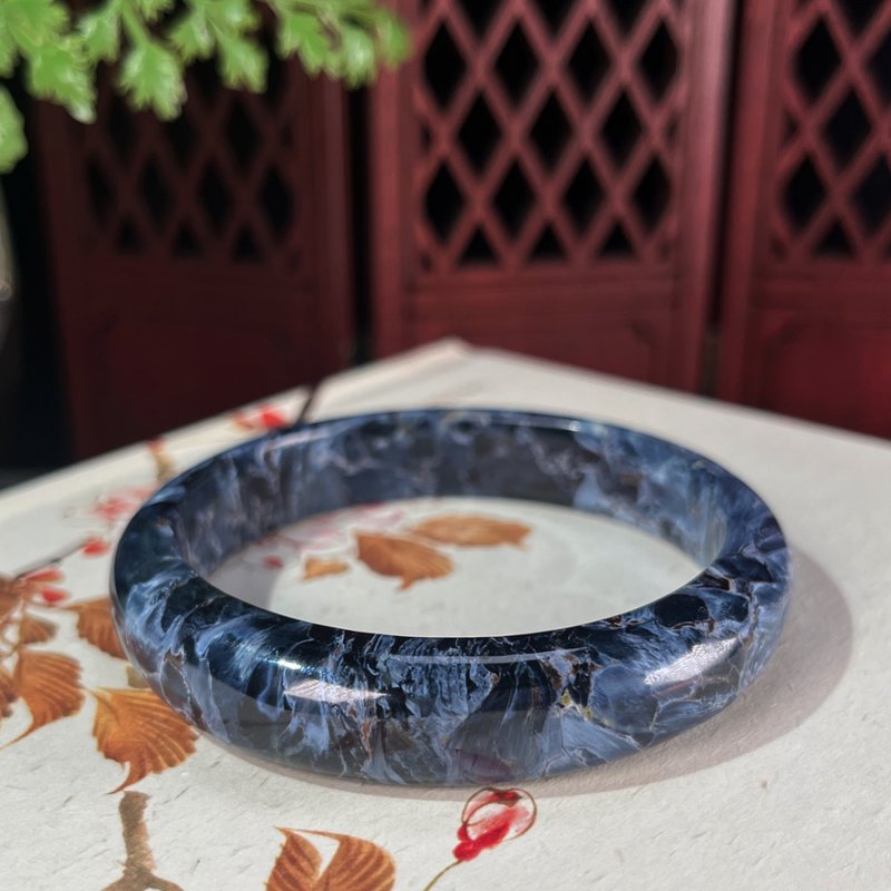 納米比亞全藍彼得石手鐲57MM 閃電紋藍色隼眼石手環 流動的風景畫 - 手鍊/手環 - 寶石 藍色