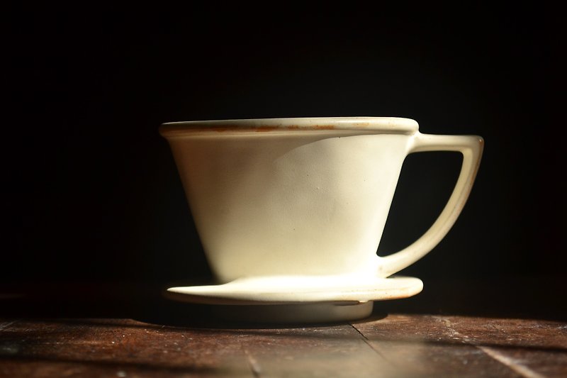 Lily white fan-shaped Kiriko filter cup 102 coffee filter hand-brewed filter cup coffee filter cup coffee filter - เครื่องทำกาแฟ - ดินเผา ขาว