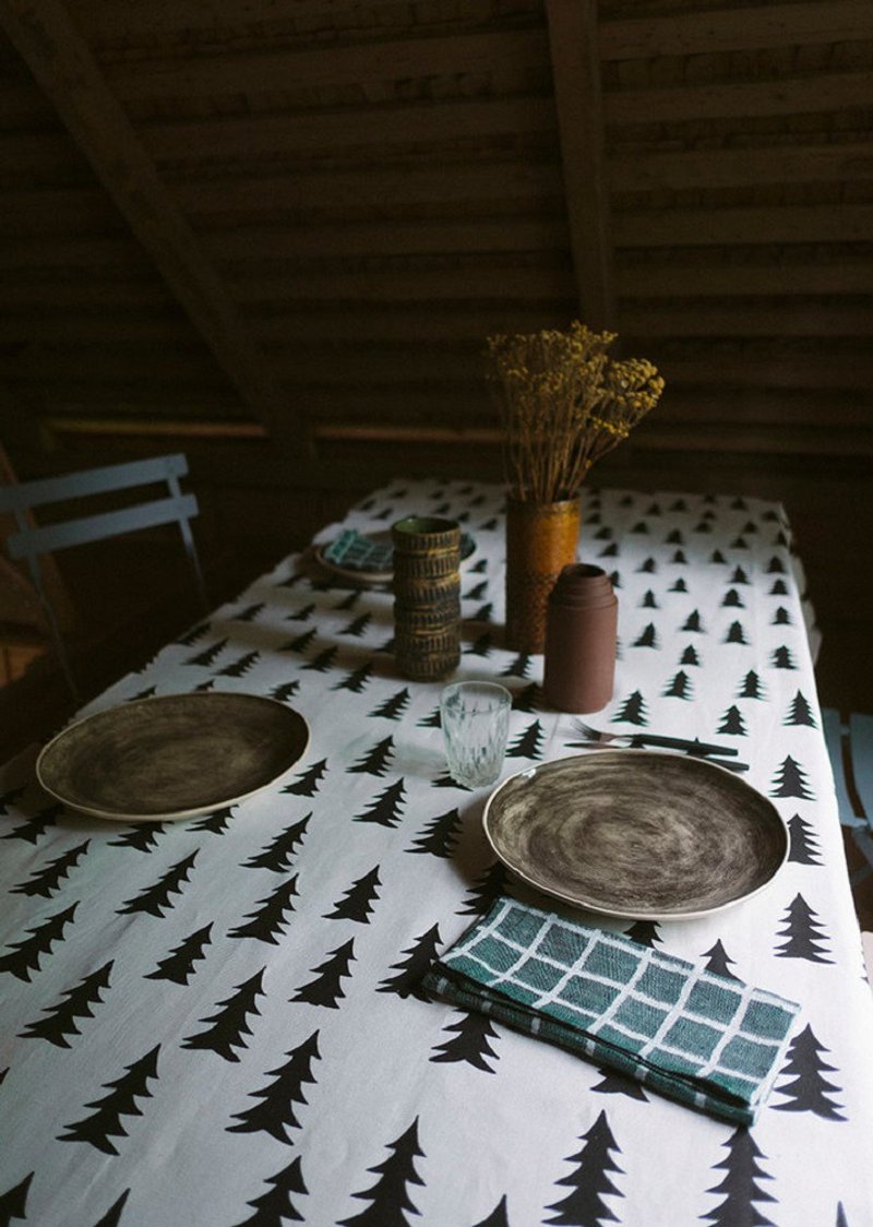 Nordic Design – Fir Tablecloth (147X147cm) Gran Tablecloth,Black - Place Mats & Dining Décor - Cotton & Hemp Black