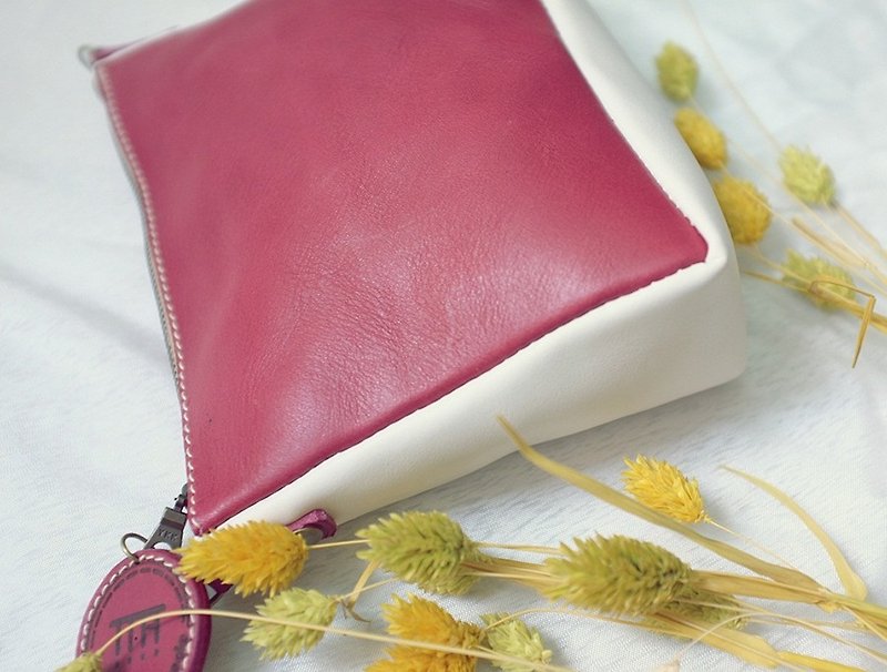 Biscuit Bags / Cosmetic Bag New Colors: Purple Red X White - กระเป๋าเครื่องสำอาง - หนังแท้ สีแดง