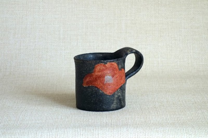 Mug cup gold and silver colored red camellia pattern a - Mugs - Pottery Black