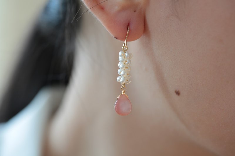Pearl White Butterfly Shell Earrings│14kgf White Butterfly Shell Earrings Clip-on Birthday Gift Pink - Earrings & Clip-ons - Gemstone Pink