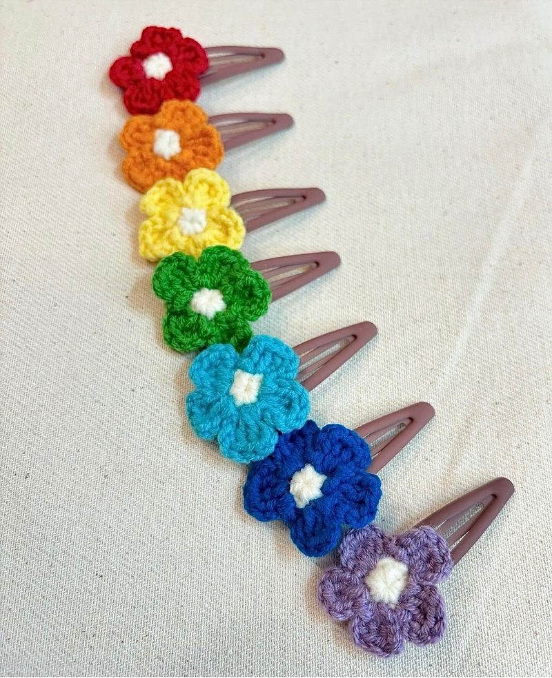 Rainbow flower crochet hair clip set - เครื่องประดับผม - วัสดุอื่นๆ สีแดง