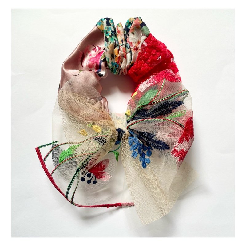 Sustainable Shushu with ribbon - 髮夾/髮圈 - 其他材質 紅色