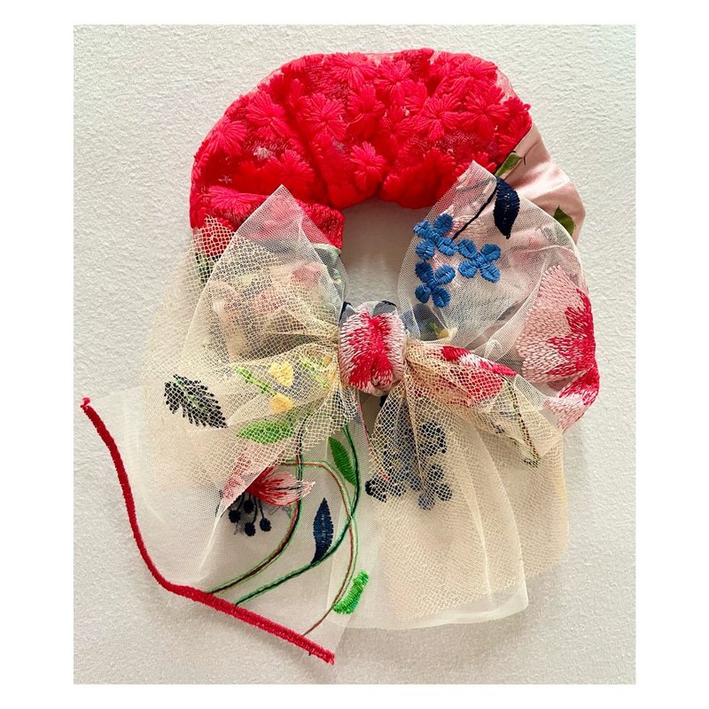 Sustainable Shushu with ribbon - 髮夾/髮圈 - 其他材質 紅色