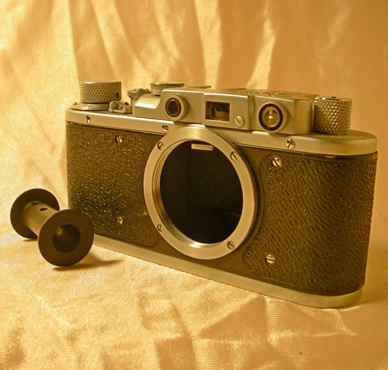 KMZ Zorki-1 Rangefinder 35mm Film Camera Body Take-Up Spool Leica copy 1950s - Cameras - Other Materials Black