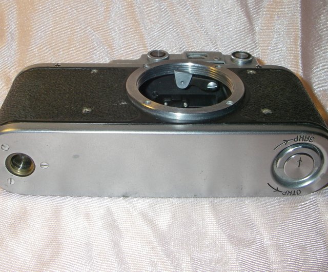 KMZ Zorki-1 レンジファインダー 35mm フィルムカメラ本体 巻き