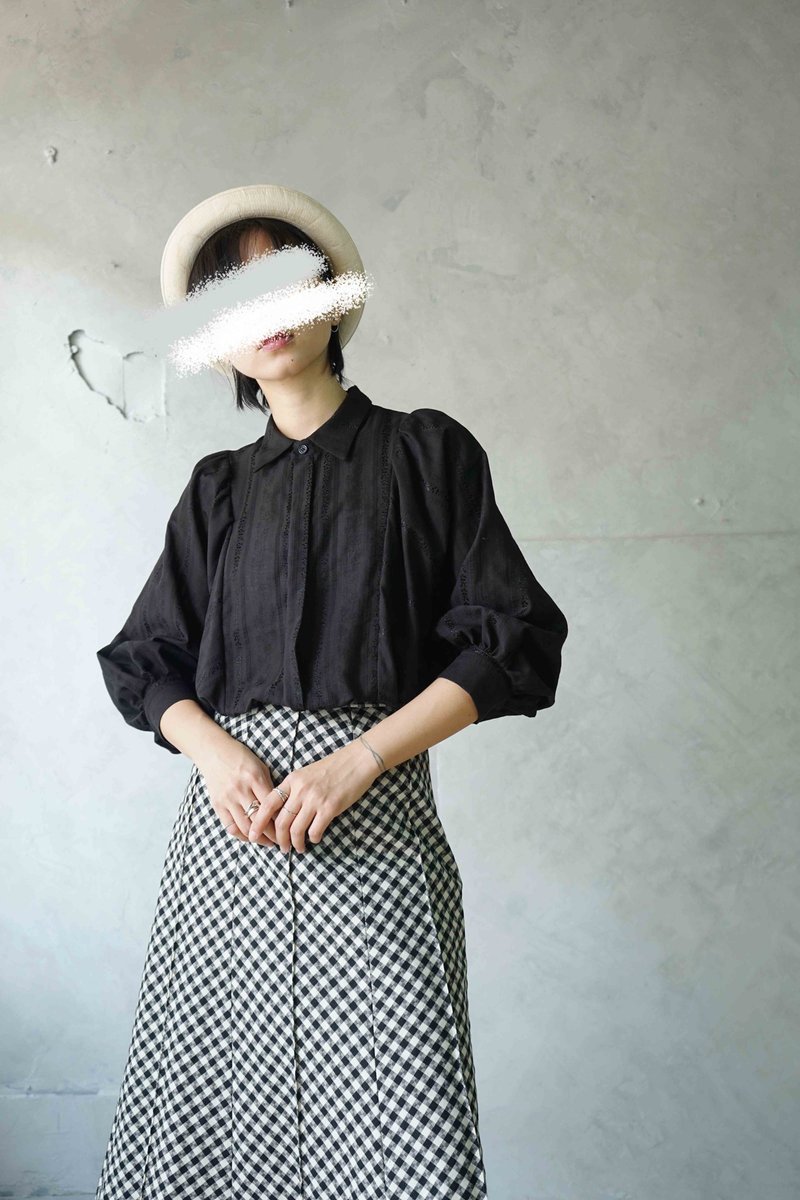 手作-黑色古典刺繡面料法式復古寬袖七分袖襯衫 - 女襯衫 - 棉．麻 黑色