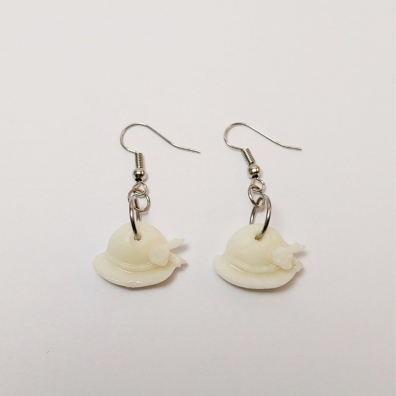 Hat White Color Earring Handmade Air Dry Clay Eco Friendly Stainless Hook - 耳環/耳夾/耳骨夾 - 黏土 白色