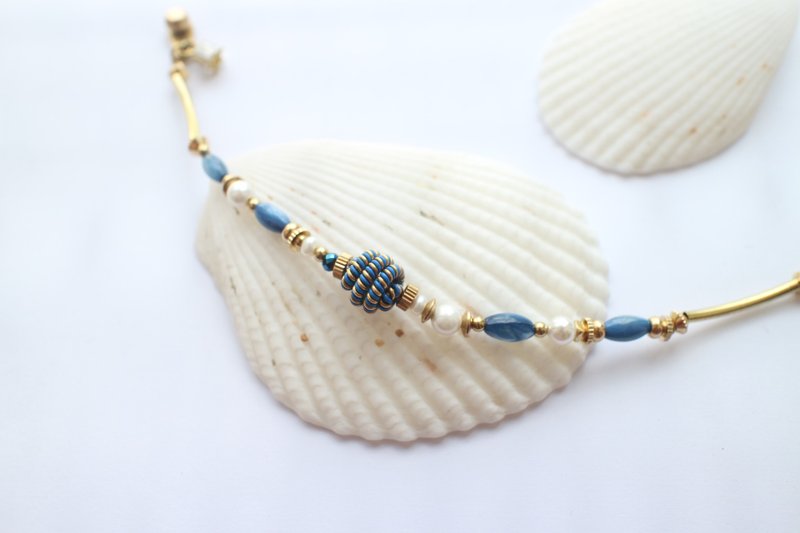 Blue mermaid-Brass natural stones handmade bracelet - สร้อยข้อมือ - โลหะ 