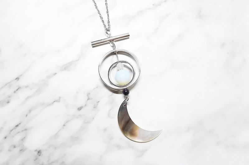 Pinkoi exclusively sells [Endless Moon] natural stone and natural shell necklace - Necklaces - Stainless Steel Silver
