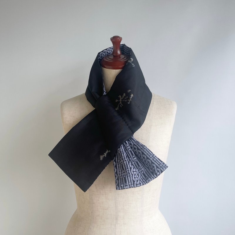 【1点もの】着物 襟巻き ネックウォーマー -絹 着物地 黒に花と鳥の絣  & 浴衣地 紺に鎖柄 - 圍巾/披肩 - 絲．絹 黑色