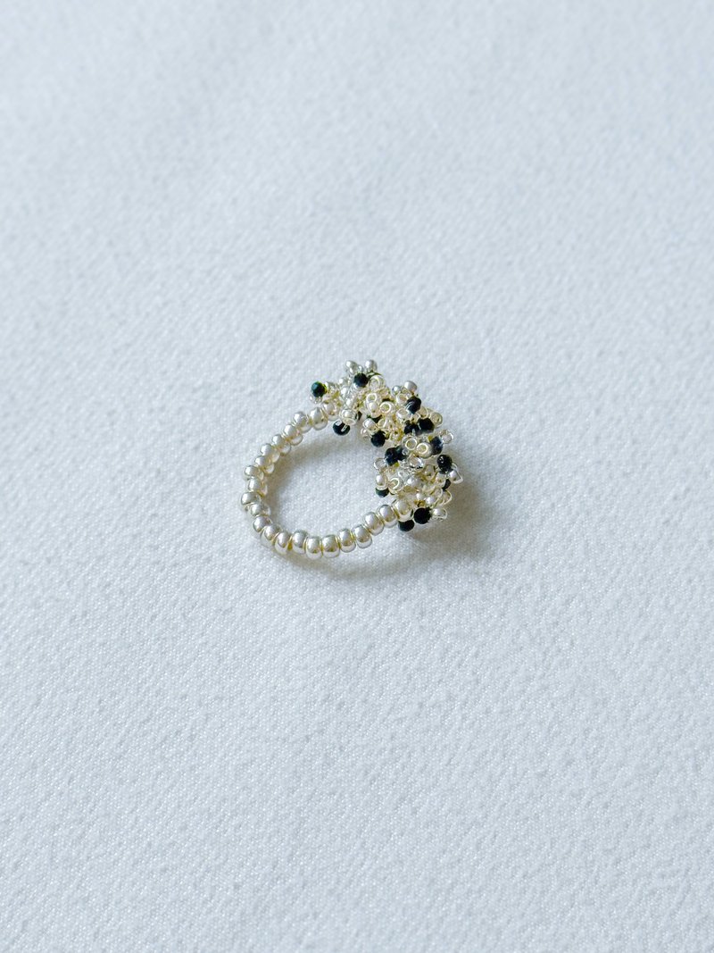 Coral Ring Black Silver - 戒指 - 其他材質 黑色