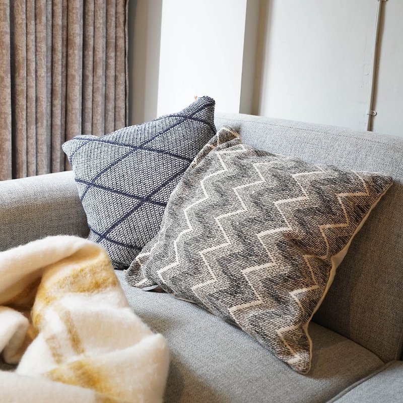 【Hübsch】－500305 Dark Gray Mountain Corrugated Pillow (with Pillow Center) - Pillows & Cushions - Other Man-Made Fibers Gray