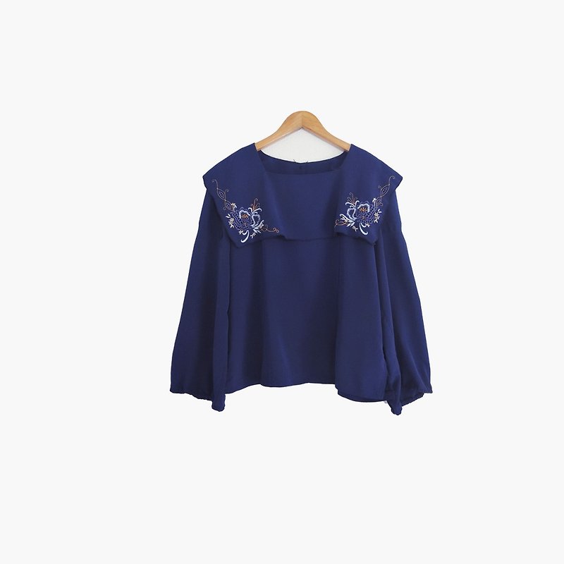 Dislocation vintage / dark blue large collar embroidered shirt no.882 vintage - เสื้อเชิ้ตผู้หญิง - เส้นใยสังเคราะห์ สีน้ำเงิน