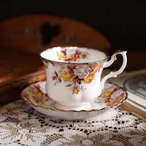 L&R 古董與珍奇老件 英國Royal Albert 'Lenora'系列22K金骨瓷茶杯/咖啡杯組